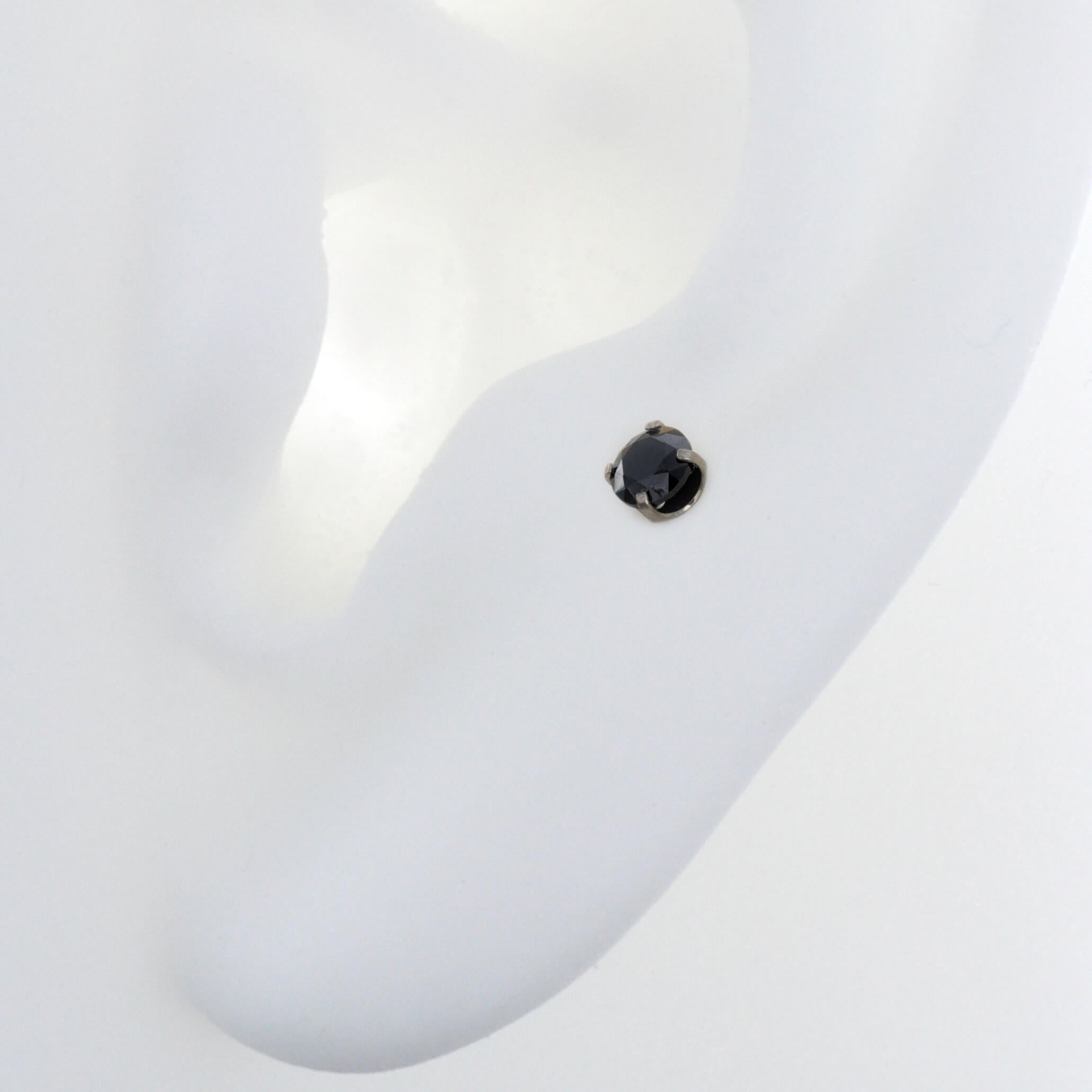 アクセサリー strong iris earrings Prong Gem - Black CZ – IRIS Studios